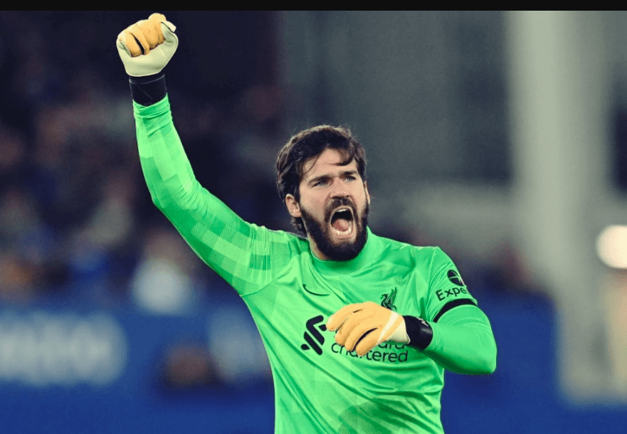 Thủ môn Alisson Becker